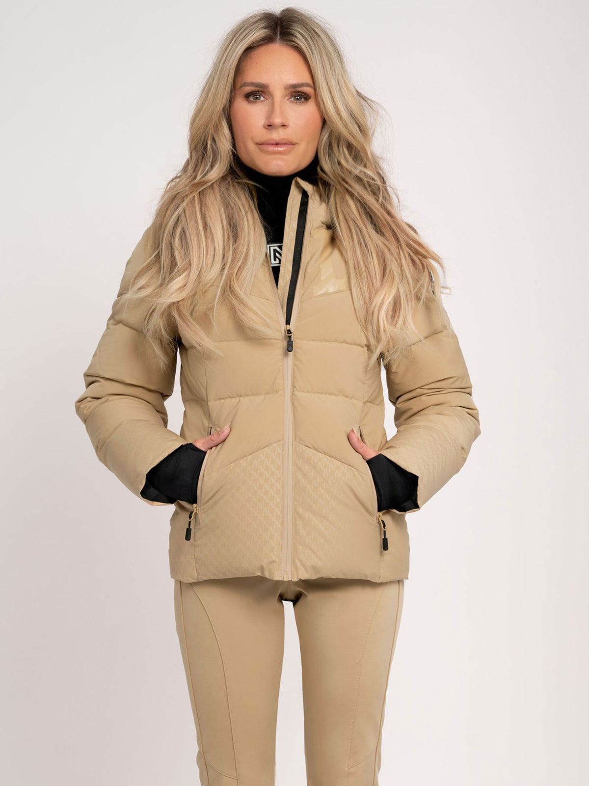 Nikkie Logo Skijacke Damen beige beige Bild 2