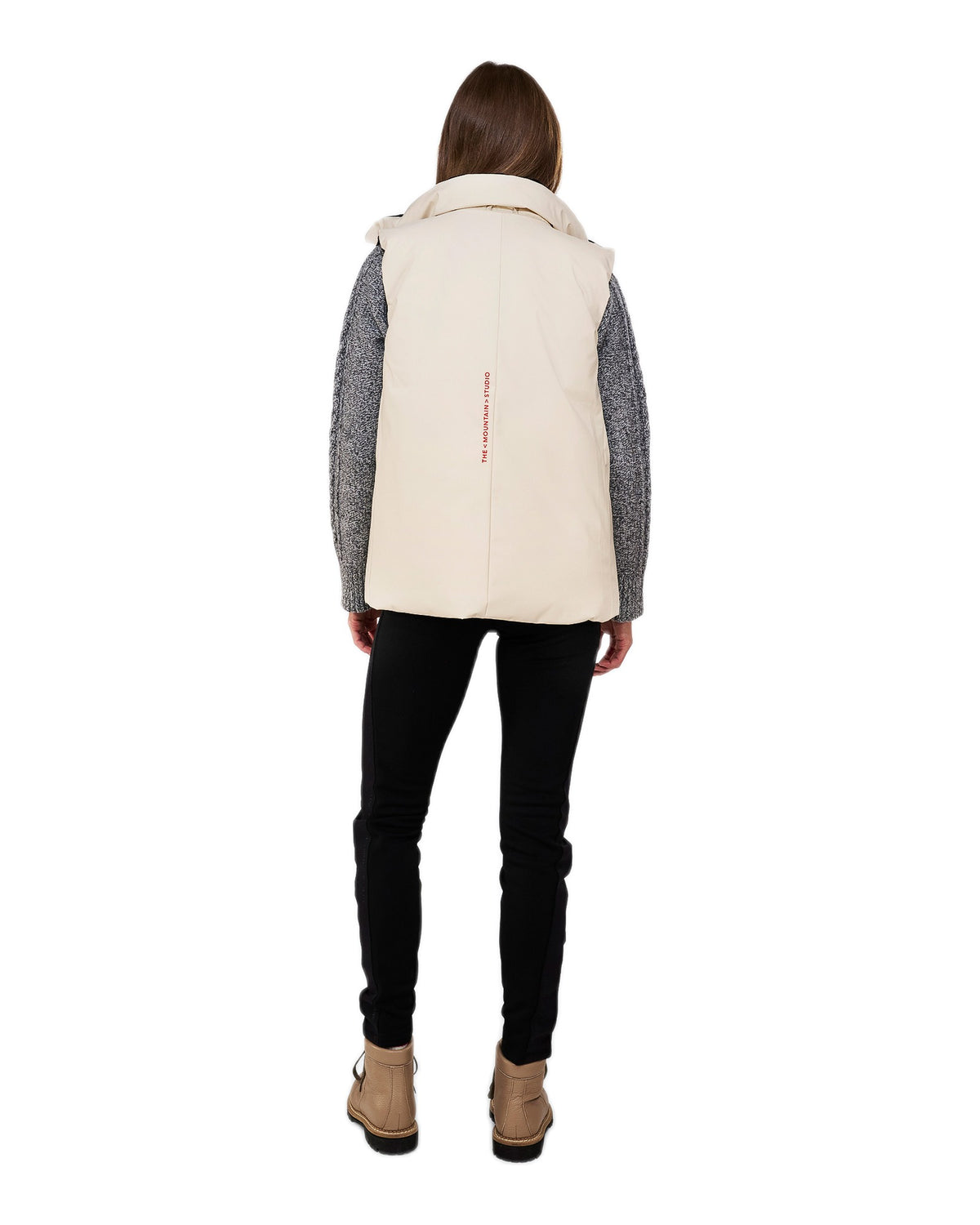 The Mountain Studio V-15 WR Damen-Daunenweste beige Bild 4